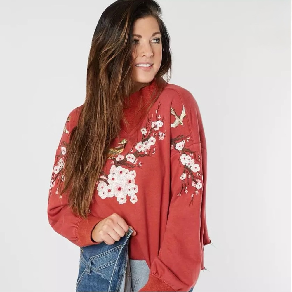 Gimmicks by BKE Red Floral Sweatshirt